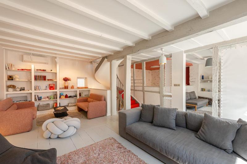 CLOS MARITXU - KEYWEEK Architect-designed house in Biarritz with parking - image 8