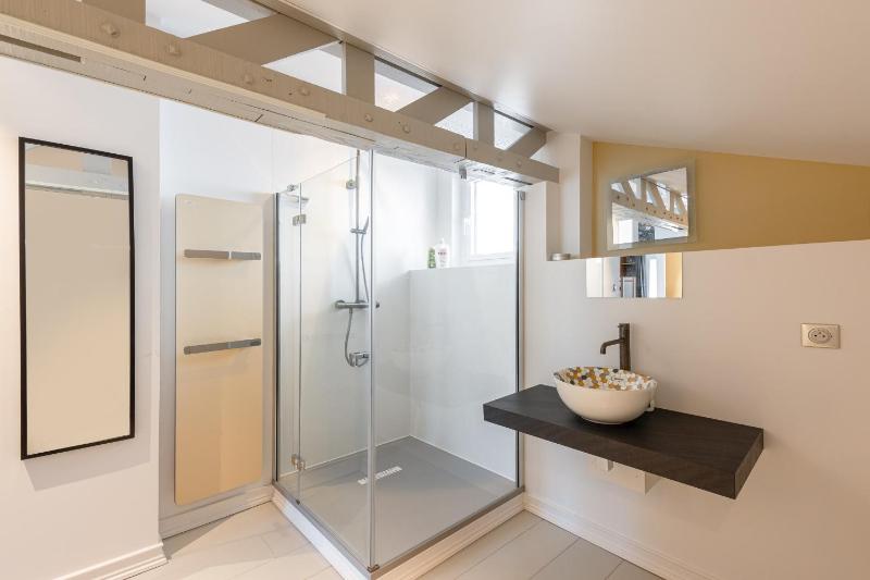 CLOS MARITXU - KEYWEEK Architect-designed house in Biarritz with parking - image 18