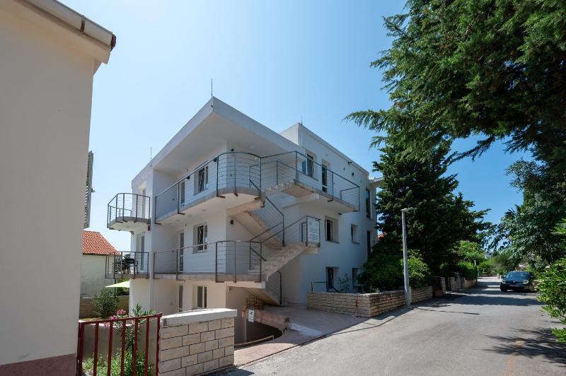 Apartments with parking space Novalja Pag - 24135 - image 1