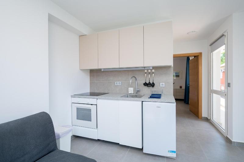 Apartments with parking space Novalja Pag - 24135 - image 2