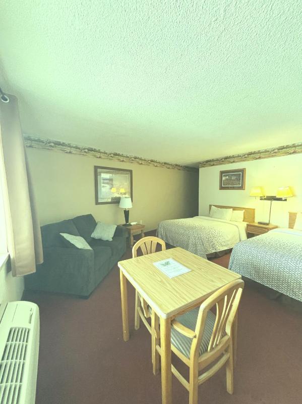 Deluxe Queen Room image 3