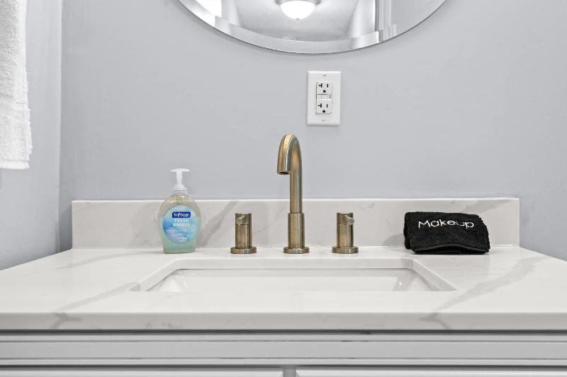 Newly-renovated Stylish Home in Louisville KY - image 24