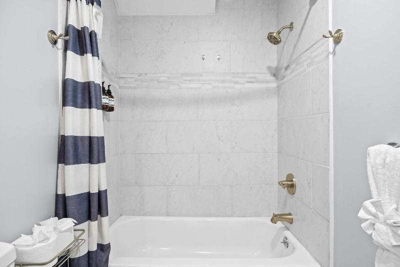 Newly-renovated Stylish Home in Louisville KY - image 37