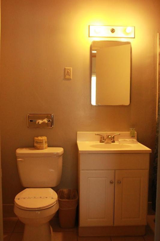 Queen Room - Smoking image 2