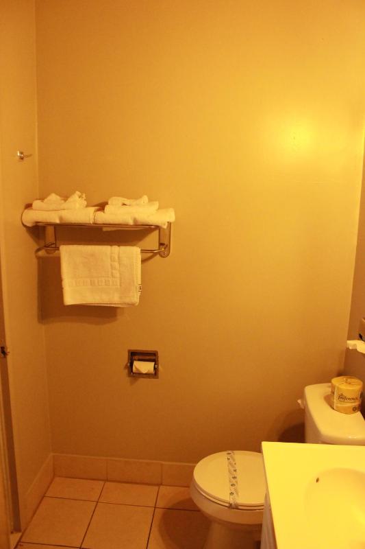 King Room - Non-Smoking image 3