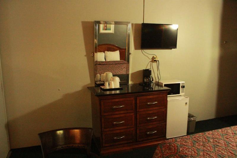 Queen Room - Disability Access/Non-Smoking image 3