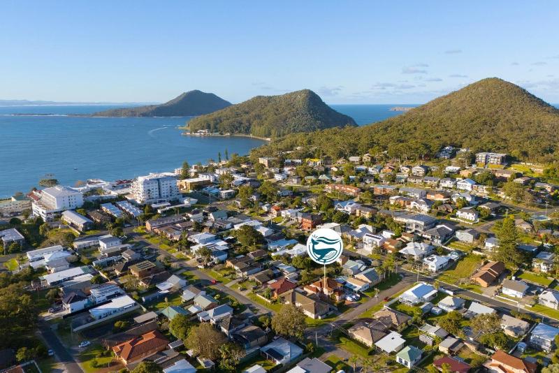 Shoal Bay Townhouse with Spa - image 22
