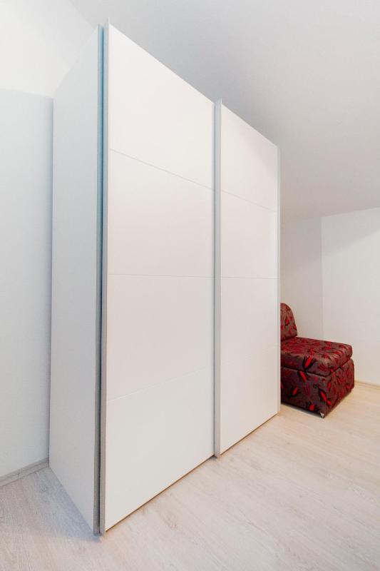 One-Bedroom Apartment image 2