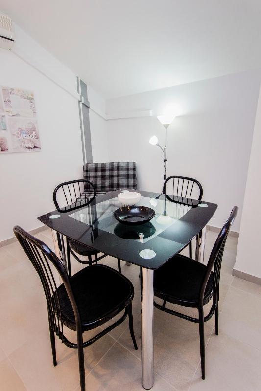 One-Bedroom Apartment image 4