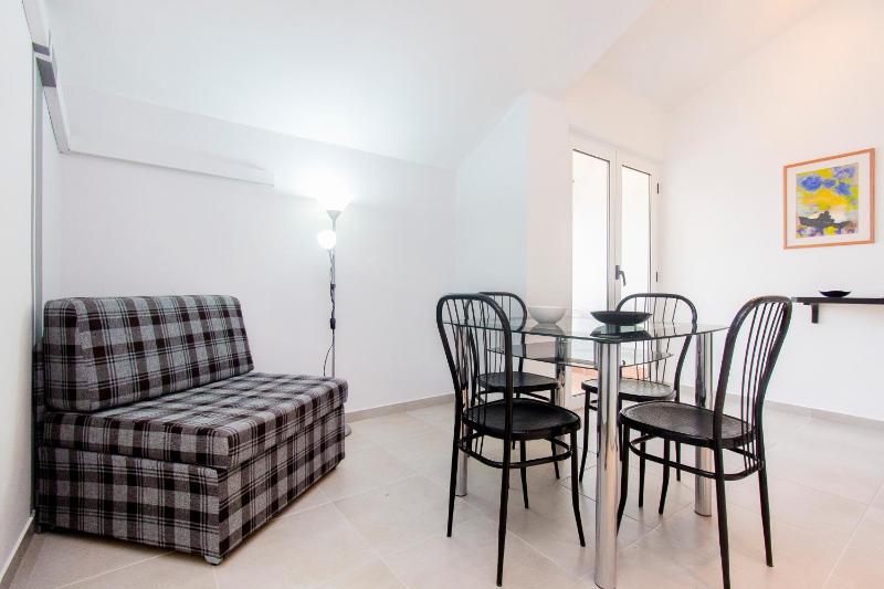 One-Bedroom Apartment image 3