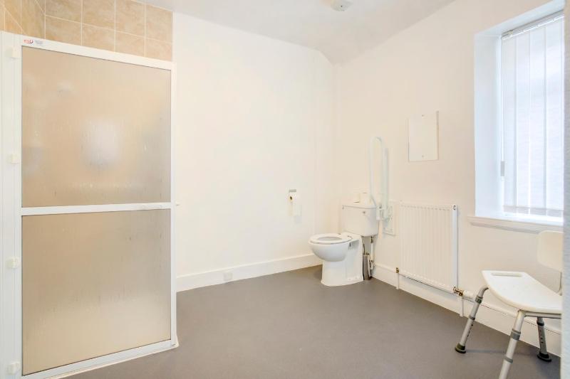 Deluxe Quad room image 3