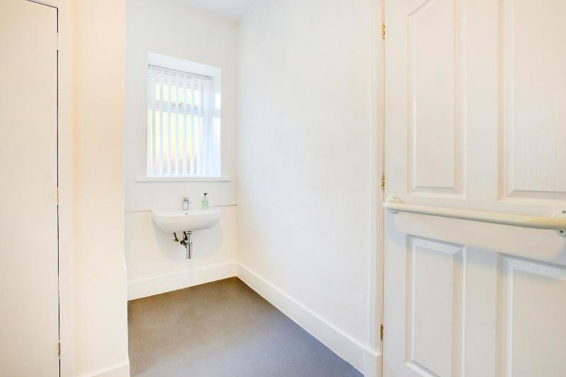 Deluxe Quad room image 4