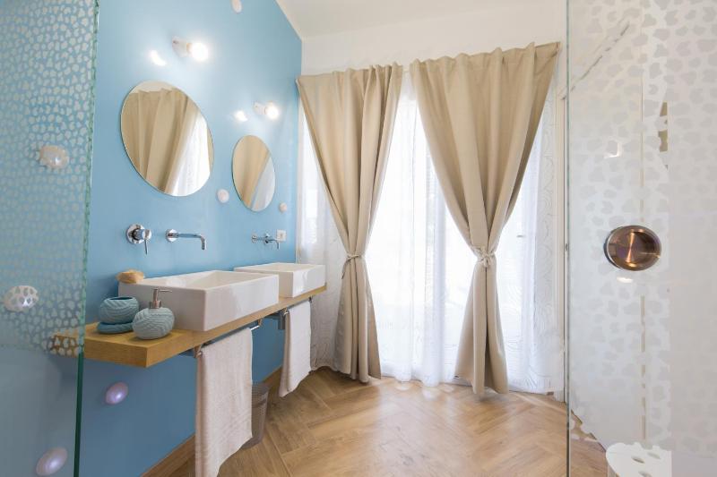 Luxury Triple Room image 4