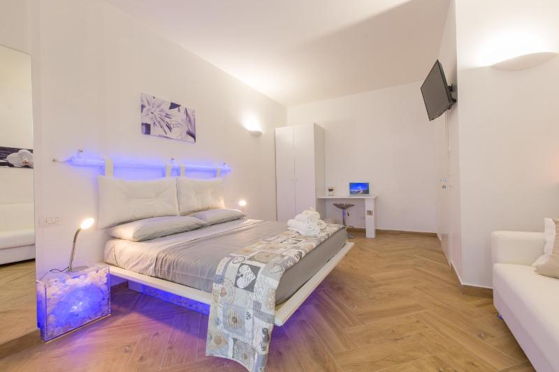 Luxury Triple Room image 2