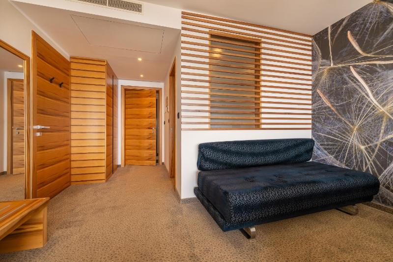 Deluxe Double Room with Balcony and Sea View (2 Adults) image 1