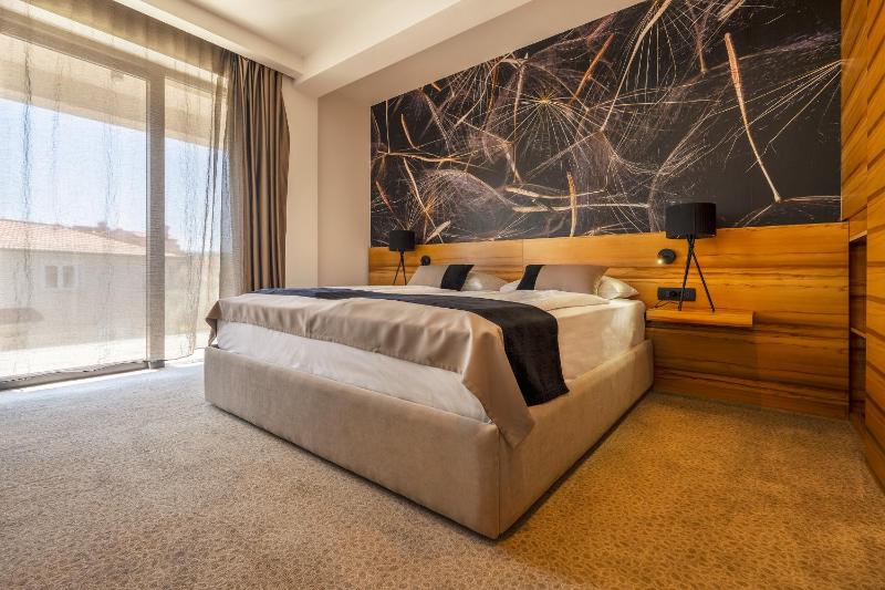 Junior Suite with Balcony - partial Sea View image 3
