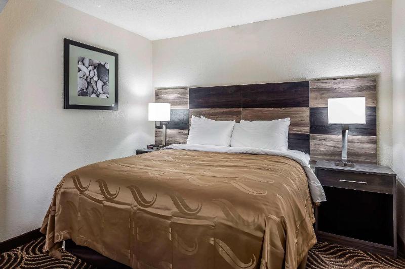 Queen Suite with Sofa Bed image 1