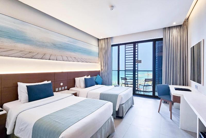 Standard Twin room Seaview - Non Smoking image 1