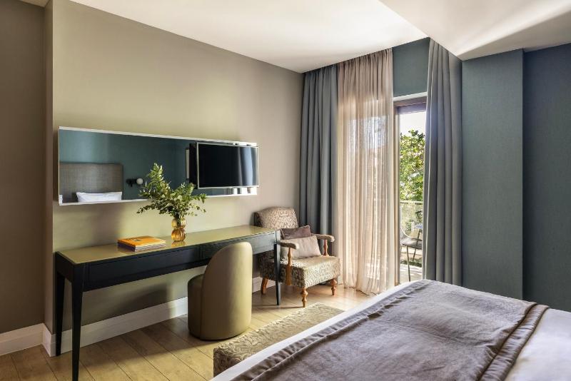 Executive Double Room image 1