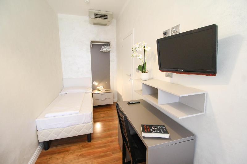 Standard Family Room (2 Adults + 2 Children) image 3