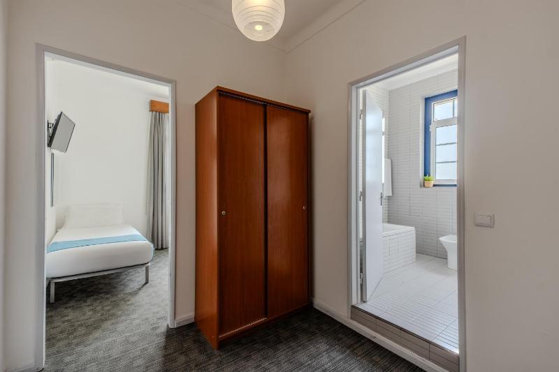 Premium Triple Room  image 3