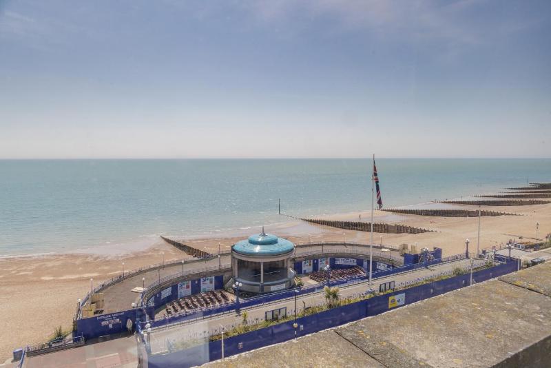 Double Room with Sea View image 1