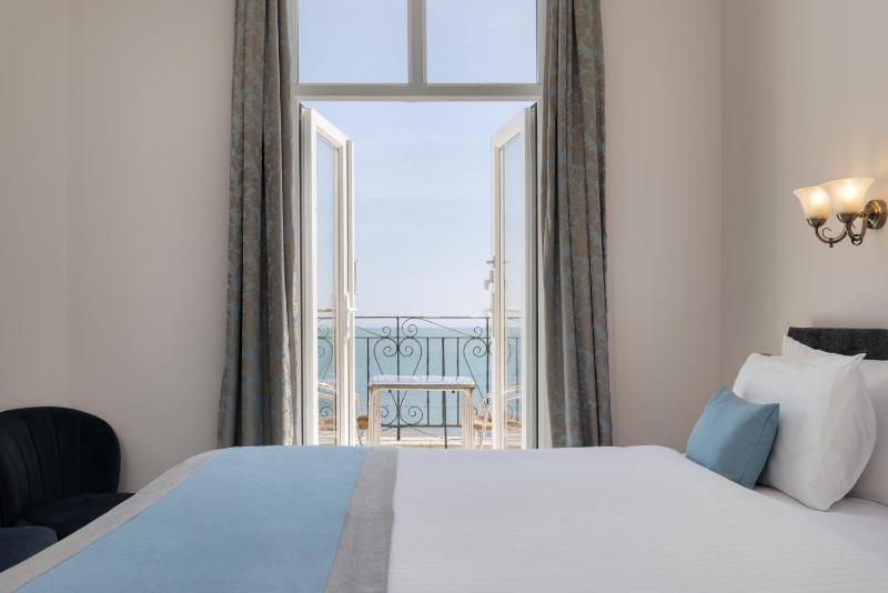 Double Room with Balcony and Sea View image 4