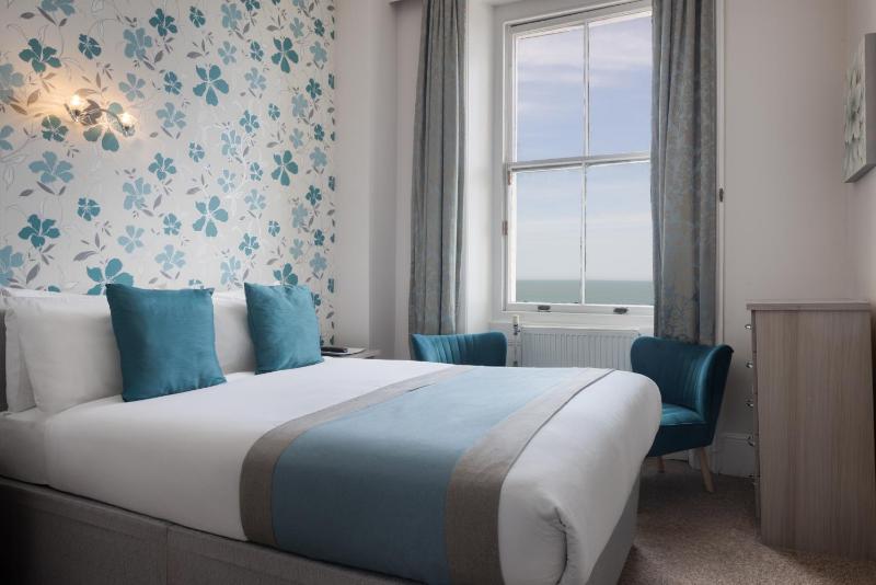 Double Room with Sea View image 4