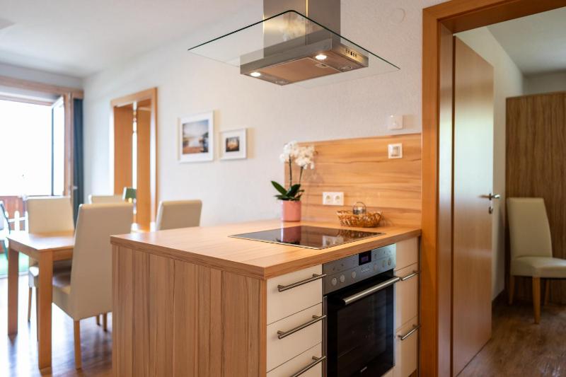 Two-Bedroom Apartment with Balcony and Lake View image 4