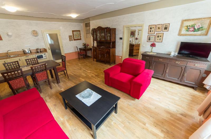 Apartment (6 Adults) image 2