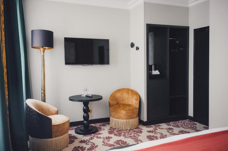 Deluxe Double Room image 2