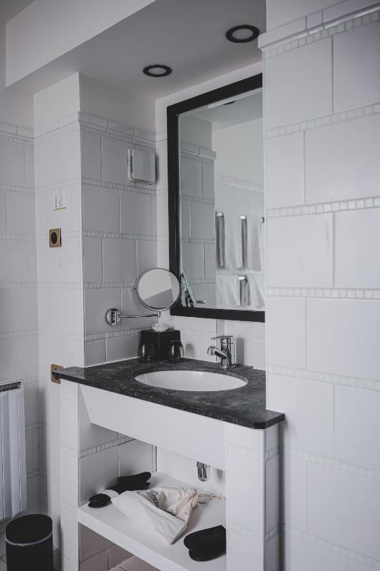 Classic Quadruple Room image 3
