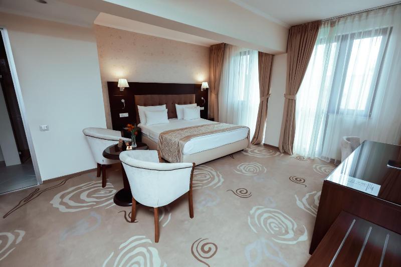 Double Room with Balcony image 1