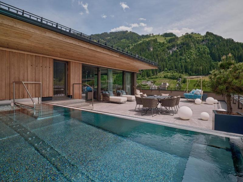 Suite with Private Pool image 4