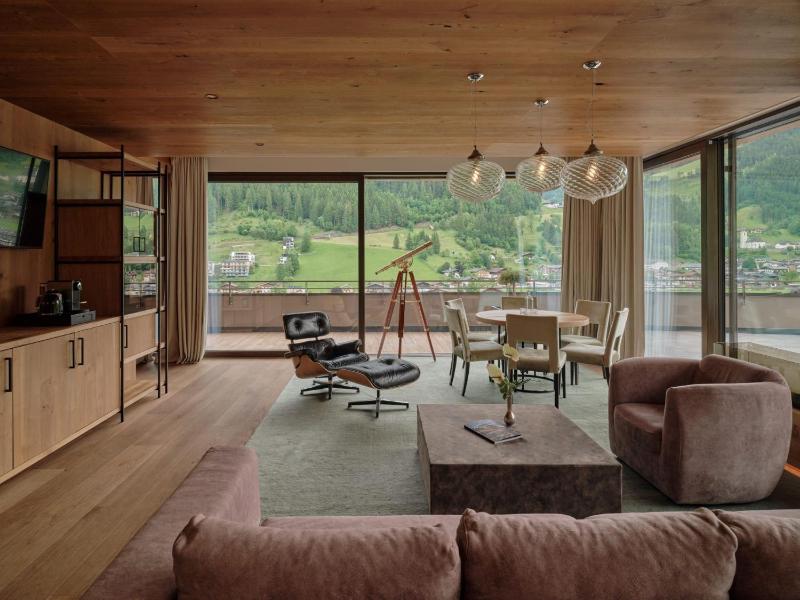 Suite with Private Pool image 3
