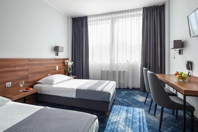 Twin Room image 2