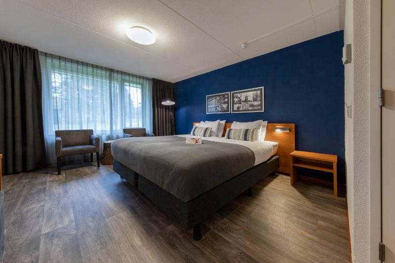 Superior Twin Room image 3