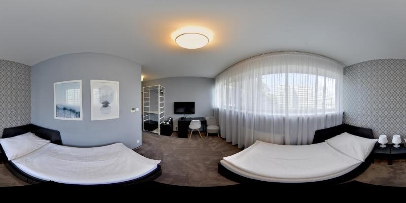 Twin Room with Private Bathroom image 4