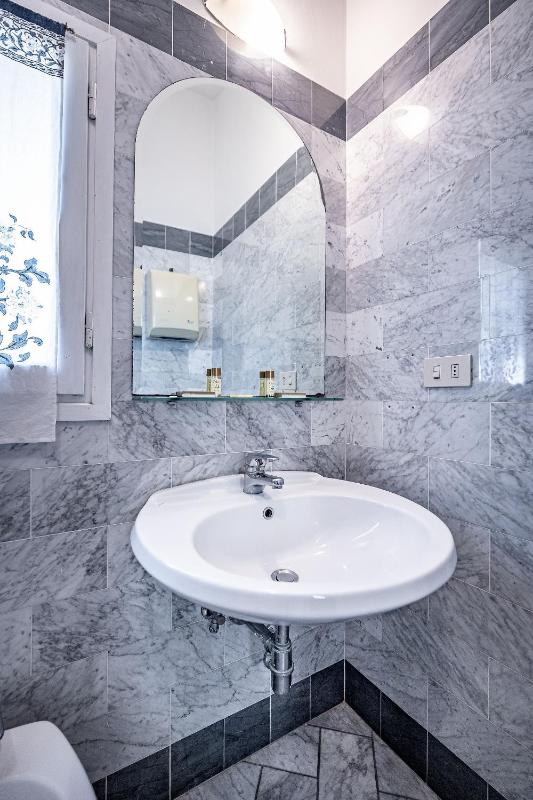 Double Room with Private External Bathroom image 2