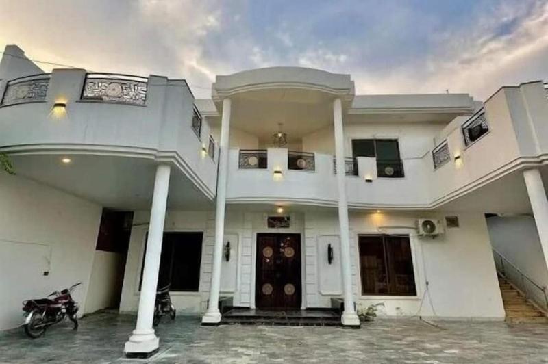 Hotel Roomi Rezidor Multan - image 1