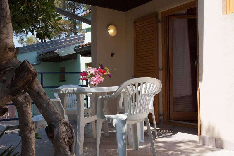 One-Bedroom Bungalow image 1