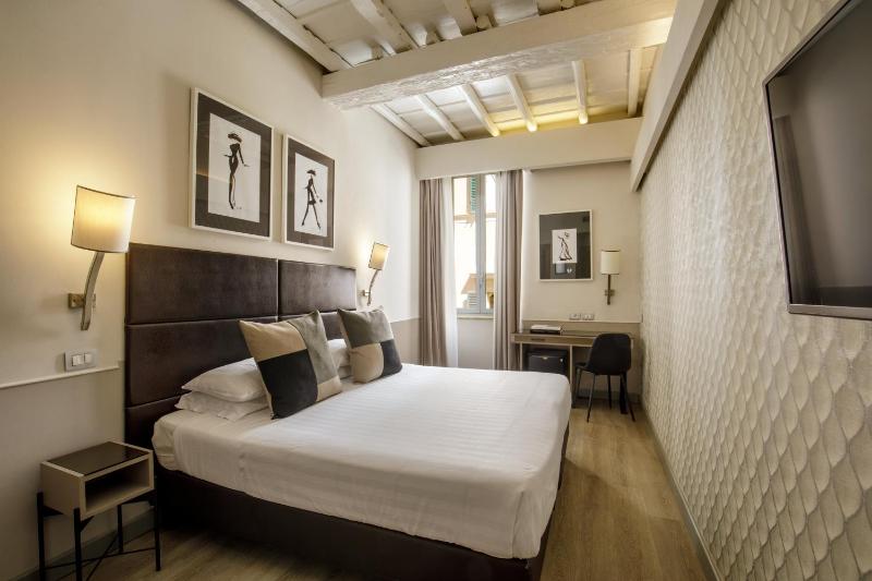 Standard Double Room - Via della Croce 15 image 3