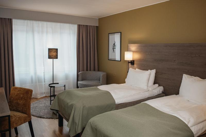 Standard Twin Room image 1