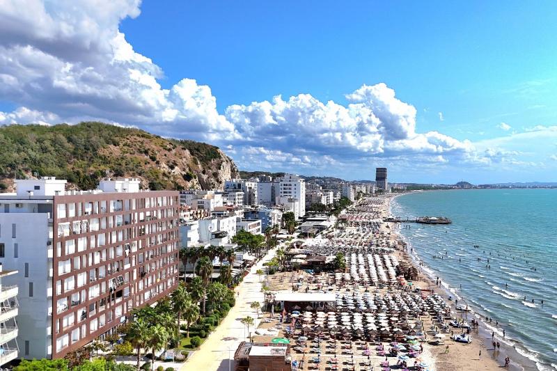 Beachfront & Sea View Apartment - image 5