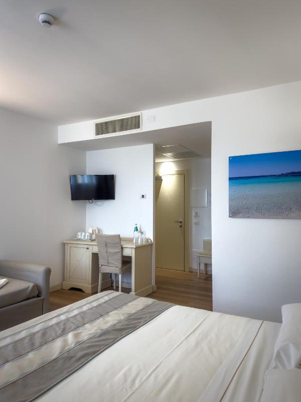 Family Double Room image 2