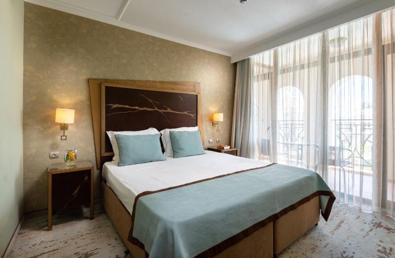 Suite Side Sea View image 3