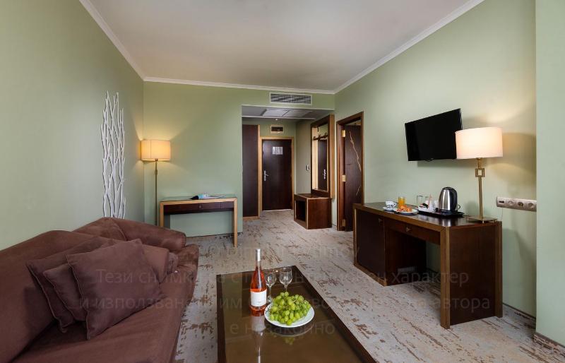 Suite Side Sea View image 4