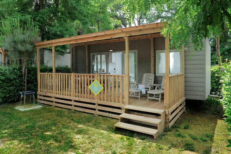 Superior Bungalow image 1