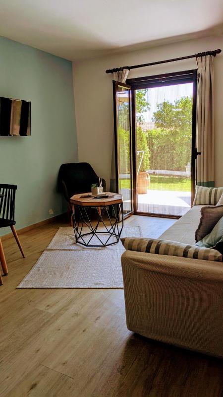 One-Bedroom Apartment image 3
