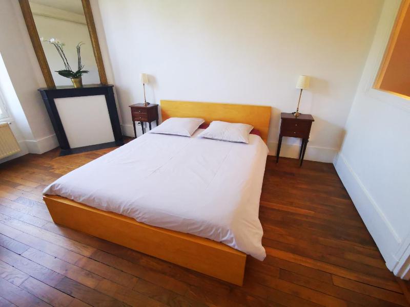 One-Bedroom Apartment image 4